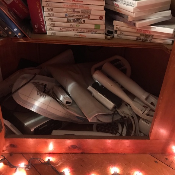 Wii games, remotes, accessories and more - Picture 2 of 2